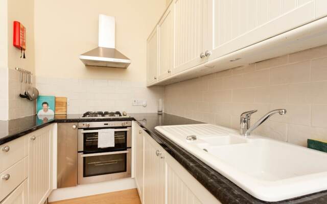 1 Bedroom Apartment Overlooking Park