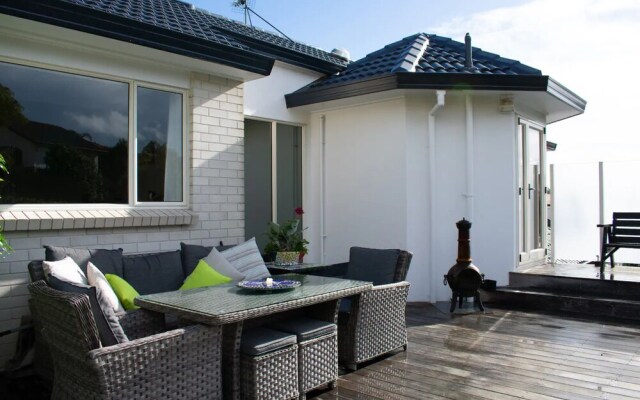 Grand 4 Bedroom Home With Balcony and Garden
