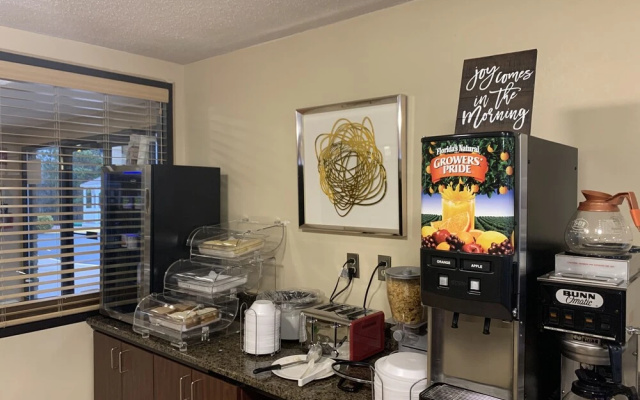 Carolina Inn & Suites of Lake Norman