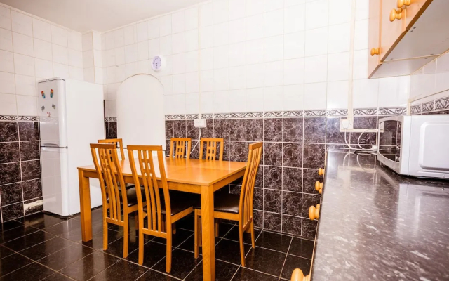 Colebert Avenue Apartment