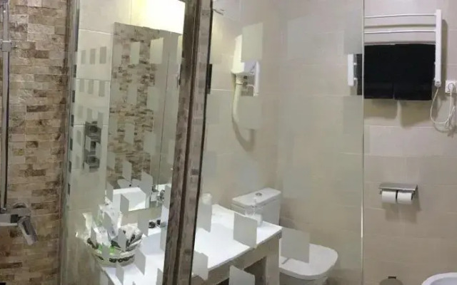 H La Cabaña