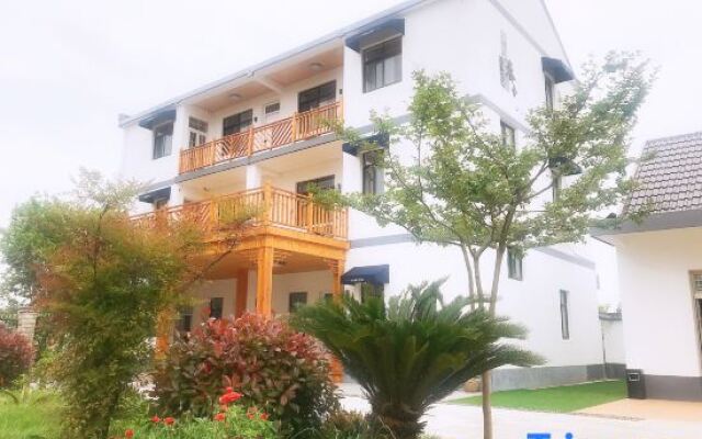 YiJiang ChunShe Guesthouse