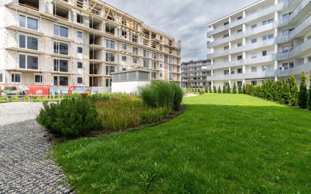 Apartment With Garden Poznan by Renters