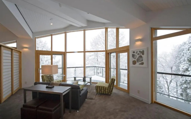 The Ridge Hotel & Apartments