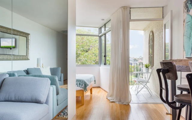 Bronte Beach Coastal Apartment With Ocean View – Guest Rooms – Sydney
