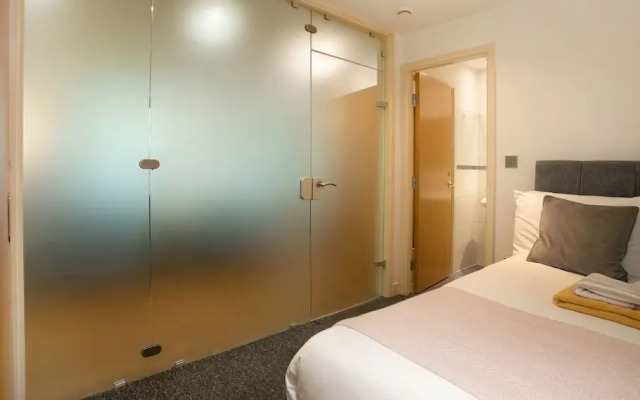Spacious 2 Bed Parking Close To Centre