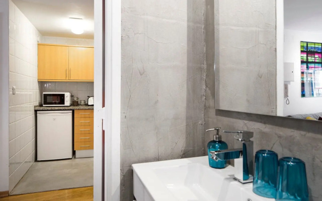 Contemporary by Apartments Alfama