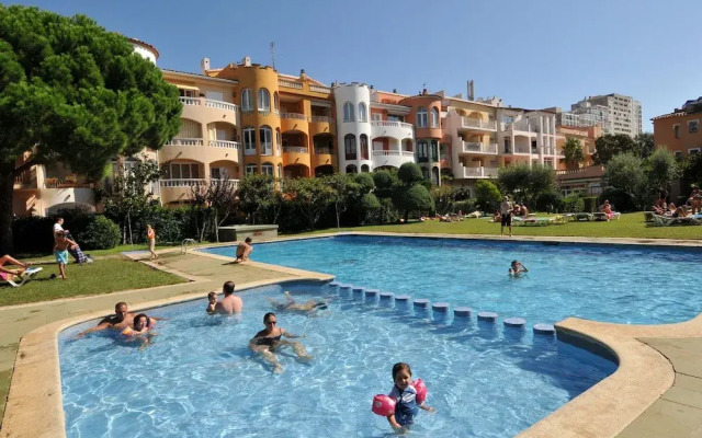 Cozy Apartment in Empuriabrava With Swimming Pool