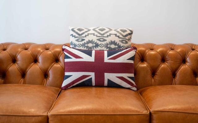 Spacious 2BR in West Kensington by GuestReady