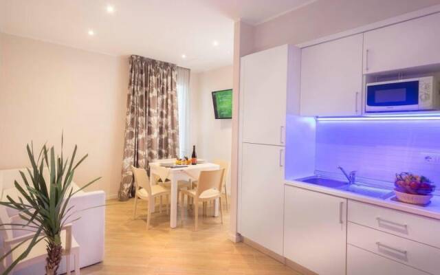 White Suite  Apartments