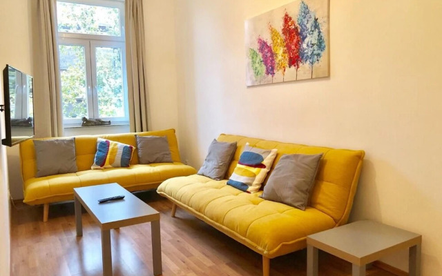 Central homebase 1 minute to metro