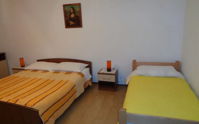 Apartments Ivica - Quiet Street