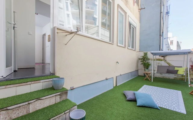 Renovated Apartment w/ Private Courtyard, By TimeCooler