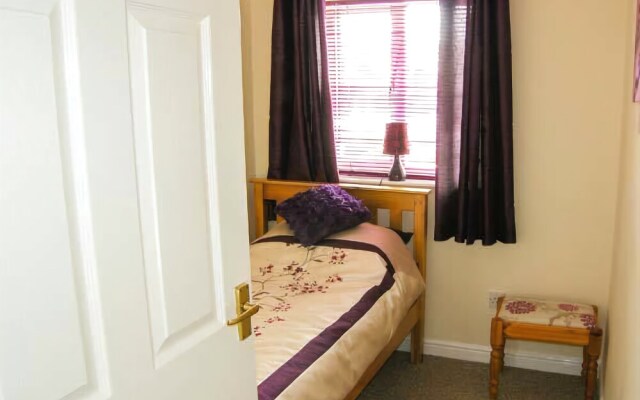10 Friars Field