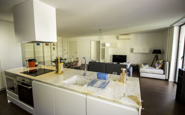 Guest H4U Bonjardim Pop Art City Center