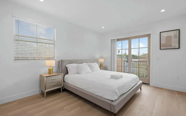 Not Affected by the Fire/modern Spacious Home With Parking & Fully Equipped Kitchen #3