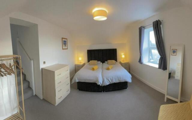 La Fontaine Court Apartments by Aldershot Short Stays
