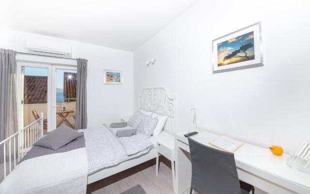 Sea Pearl Residence - Top beachfront location apartments in Bol centre