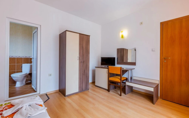 Classic Double or Twin Room in Dafinka Guest House