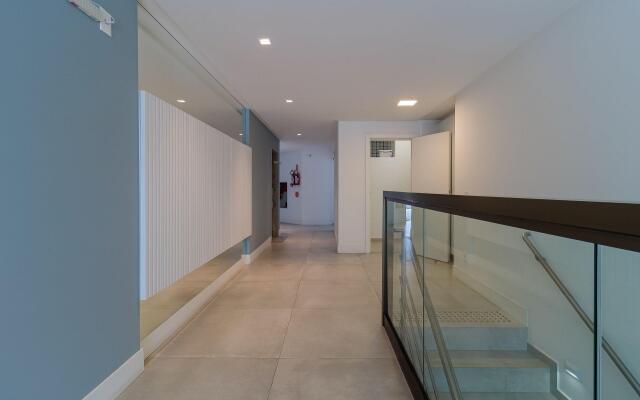 Apto luxuoso a 230m da praia de Jurerê VJE301