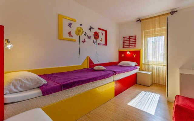 Amazing Home in Pomer With Wifi and 6 Bedrooms