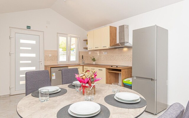 Beautiful Home in Grebastica With 4 Bedrooms and Wifi