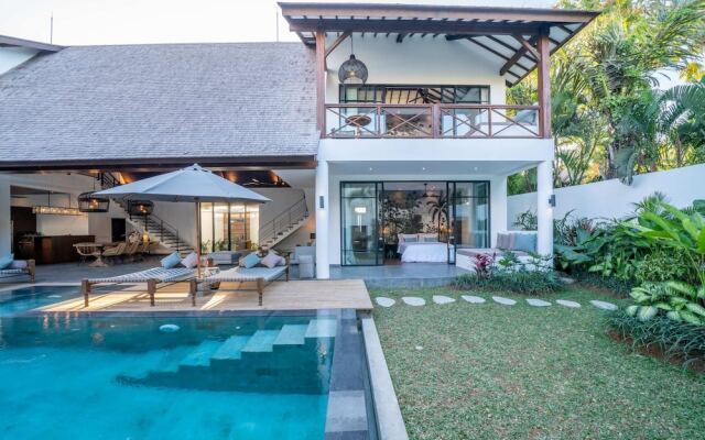 Contemporary Private Villa, 4 BR, Canggu With Staff