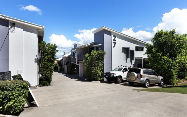 MARJ12- Stylish and Spacious Apartment