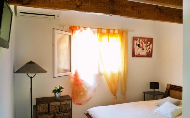Splendid Holiday Home in Frejus With Swimming Pool