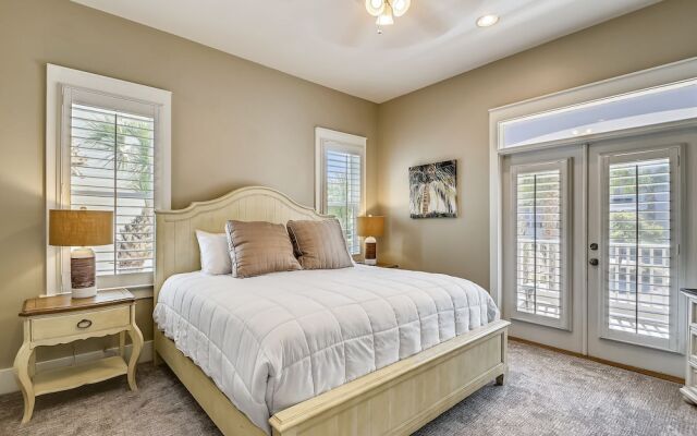 Paradise Pointe - Gorgeous 4 BR home with pool by RedAwning