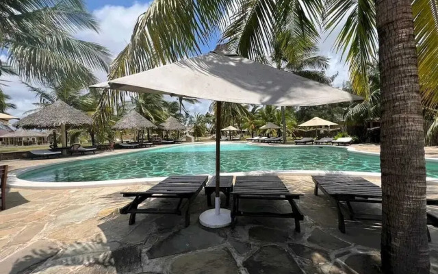 Lux Suites Tembo Court Apartments