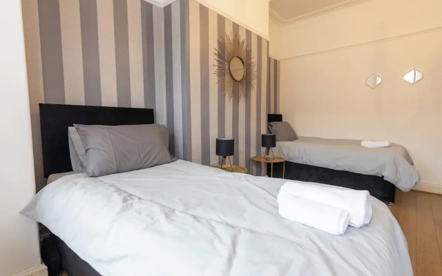 Salford City Oasis - Spacious 4 Bedroom House