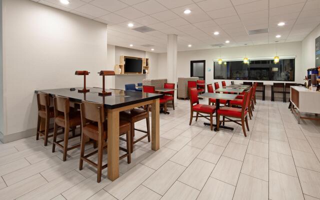 Holiday Inn Express & Suites Rancho Mirage - Palm Spgs Area by IHG