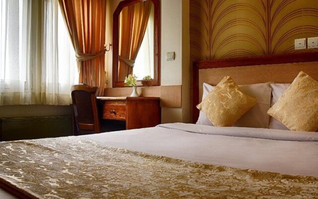 Aryo Barzan Hotel