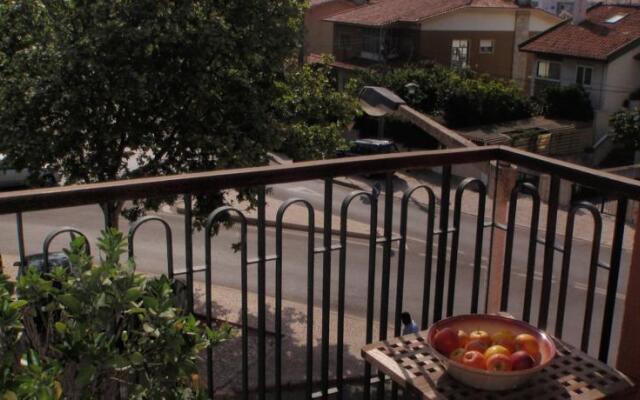 Positive House: 5m Walk To Estoril Beach