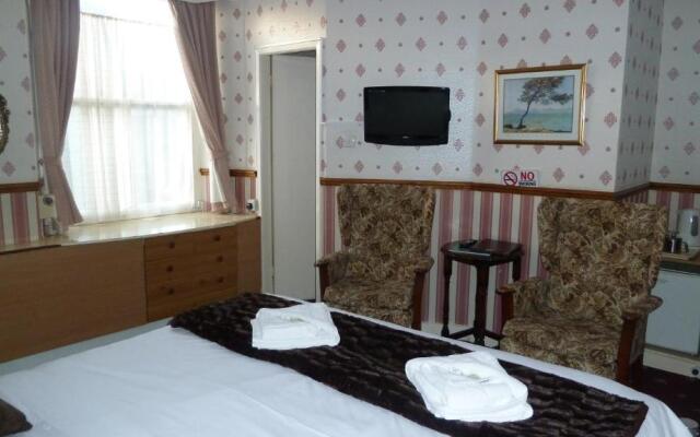 Lakes Lodge