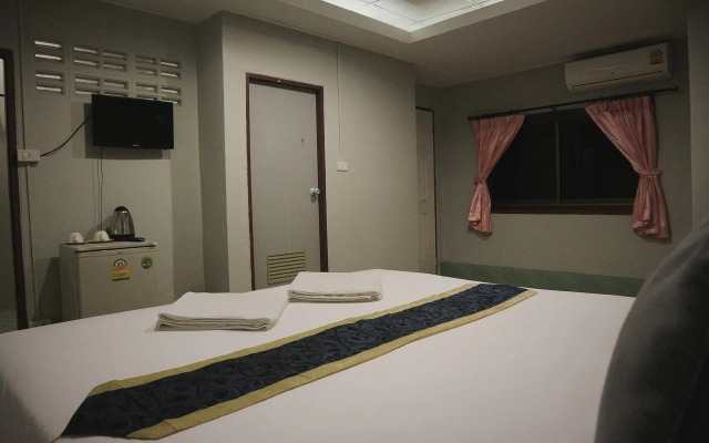 Marina Hut Guest House