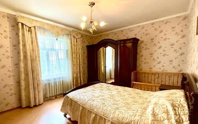 Дом на переулке Буачидзе 2