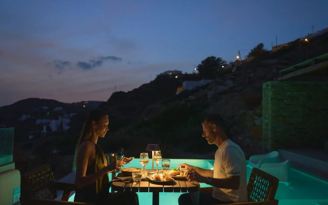 Ios Grand Pool Suites