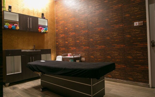 Echelon Heights Hotel