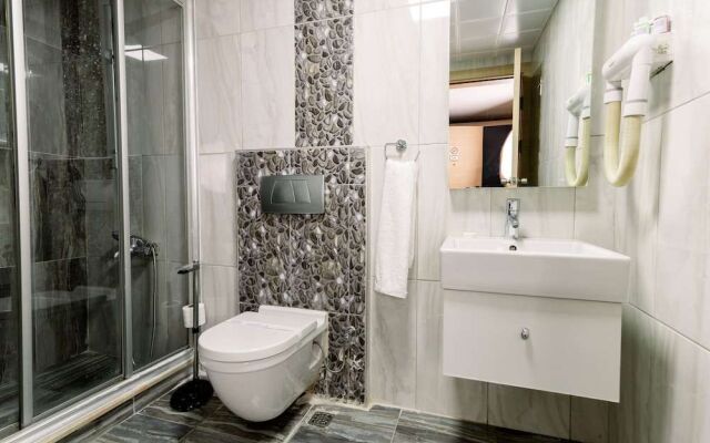Tri̇o Hotel Airport