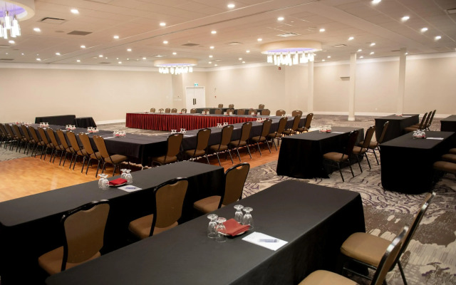 Coast Nisku Inn & Conference Centre