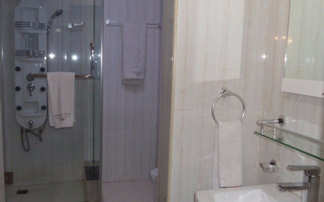 Max Royal Hotel & Suites
