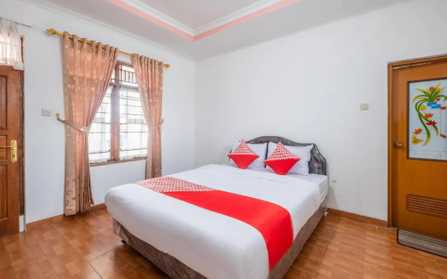 Capital O 1541 Puri Cikole Asri