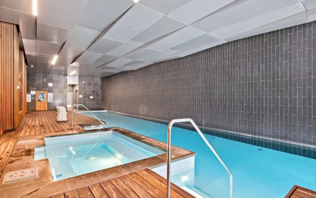 Bright 2-bed Retreat With Pool, Gym & Sauna Access