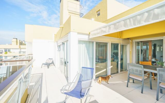 Seafront Condo & Big Terrace