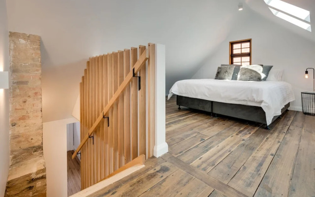 White Room Apartments