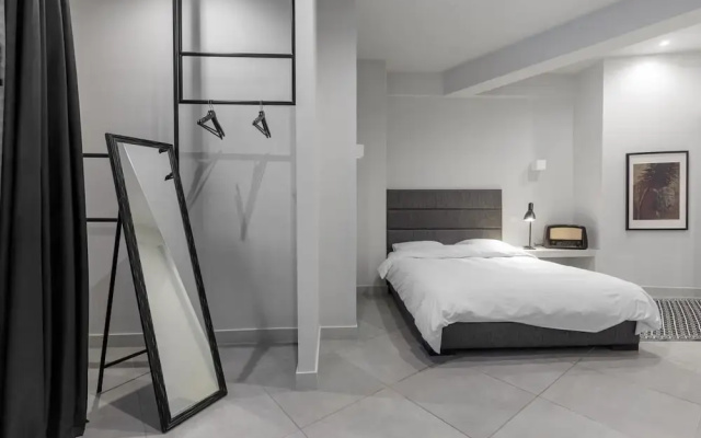 85 sqm in the Heart of Athens w Rooftop Deck