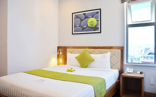 Ronal Hotel