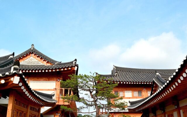Hwangnamguan Hanok Village